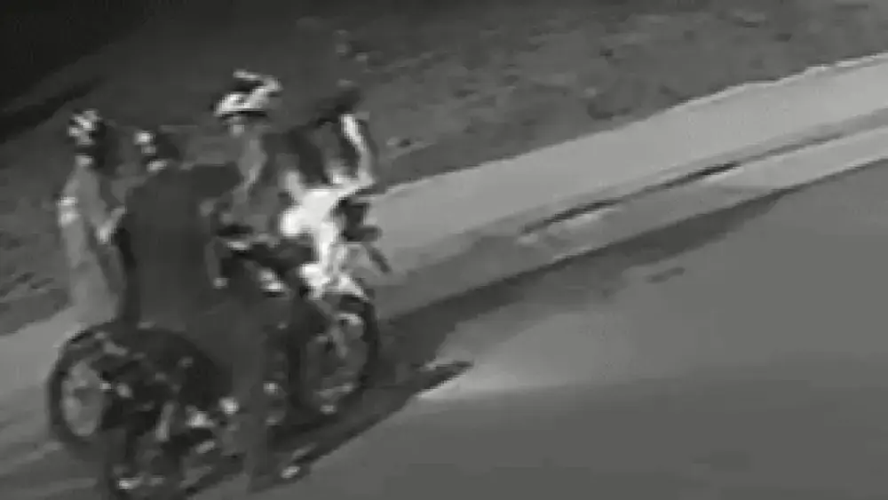 Ladrões armados roubam moto e capacete de entregador em Campo Grande